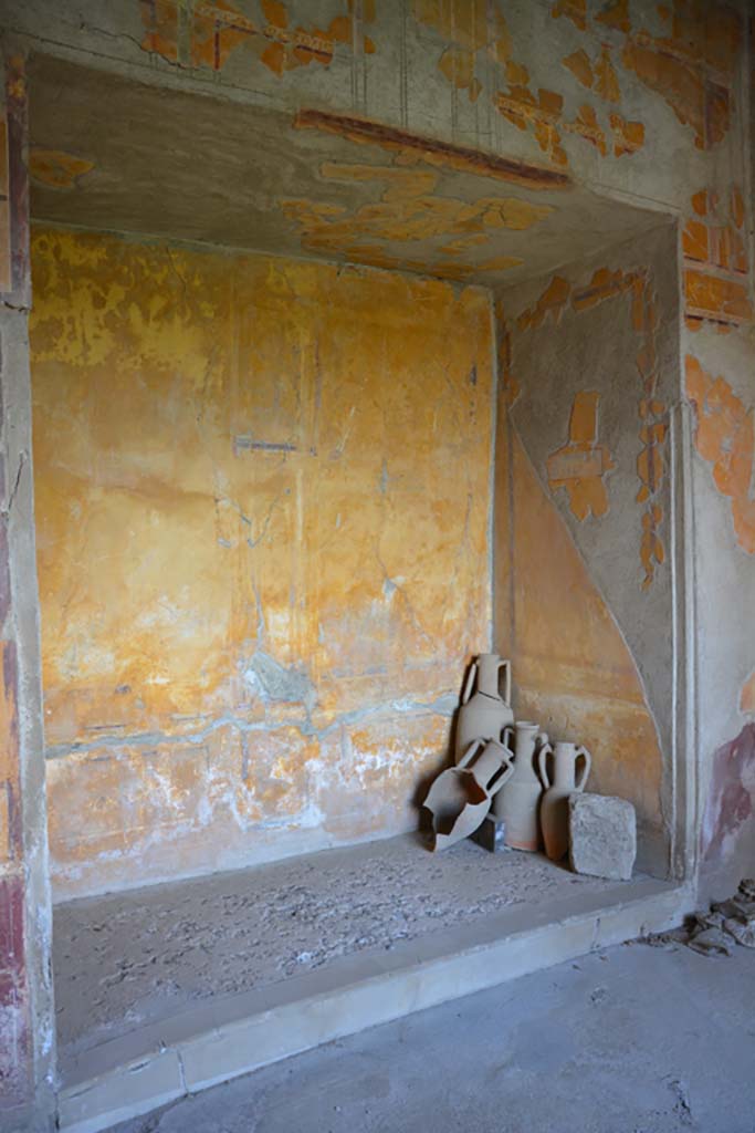VII.16.22 Pompeii. October 2018.
Alcove on east side of cubiculum, decorated in IV style, looking towards east wall, south-east corner and south wall of alcove.
Foto Annette Haug, ERC Grant 681269 DÉCOR.