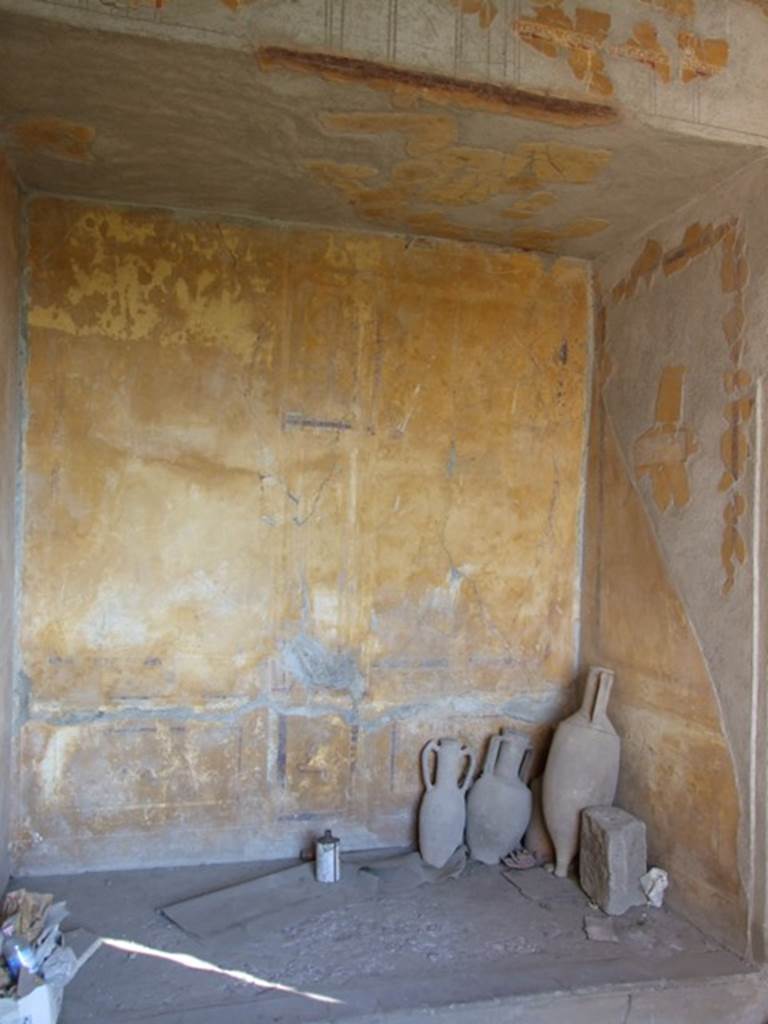 VII.16.17-22 Pompeii. December 2007. Alcove on east side of cubiculum, decorated in IV style. East and south wall.