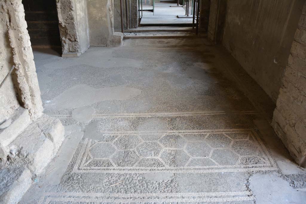 VII.16.22 Pompeii. October 2018. Looking south across doorway threshold from area 55, landing at base of stairs 54.
Foto Annette Haug, ERC Grant 681269 DÉCOR.