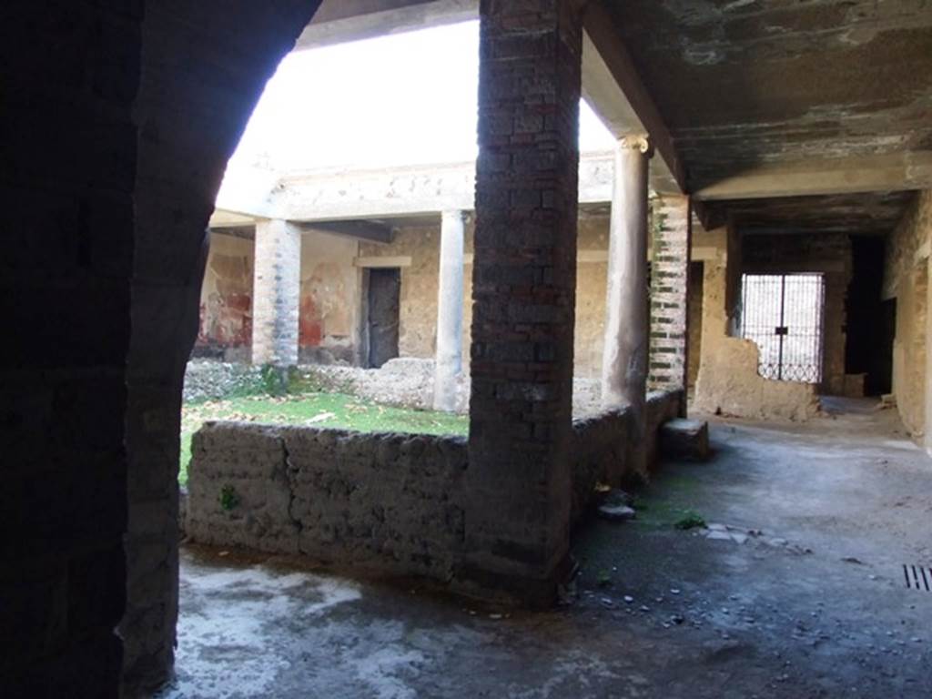 VII.16.17-22 Pompeii.  December 2007. Corridor.
