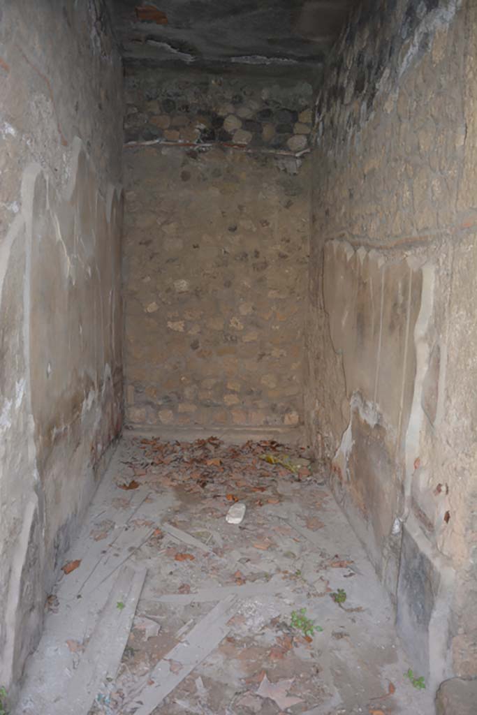 VII.16.17-22 Pompeii. October 2018. Looking south.
Vestibule (1), the original entrance to the house showing the marble doorway threshold.
Foto Annette Haug, ERC Grant 681269 D�COR.
