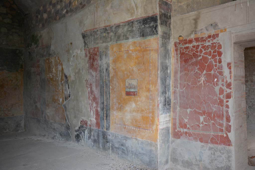 VII.16.17-22 Pompeii. October 2018.
Triclinium 25, looking towards south wall, with anteroom, on the right, near doorway from room 22.
The painted panel on this wall shows masks of satyrs between a basket and a tambourine.
Foto Annette Haug, ERC Grant 681269 DÉCOR.