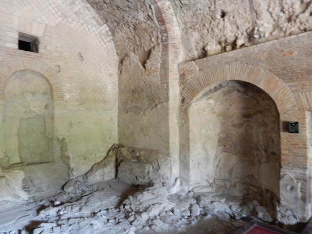 VII.16.a Pompeii. May 2015. Room 4, looking towards east wall, south-east corner and south wall with large niche on east side of doorway from room 5. Photo courtesy of Buzz Ferebee.