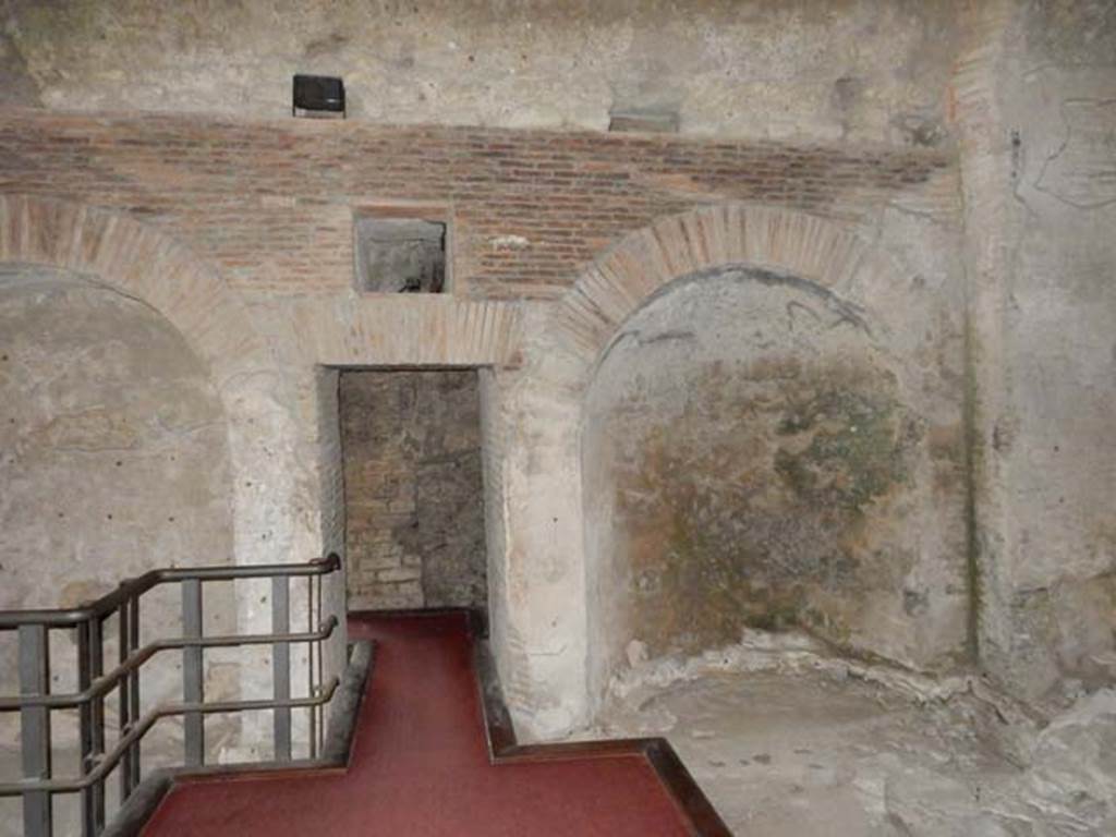 VII.16.a Pompeii. May 2015. Room 4, looking towards north wall and niche on east side of doorway leading to room 3. Photo courtesy of Buzz Ferebee.