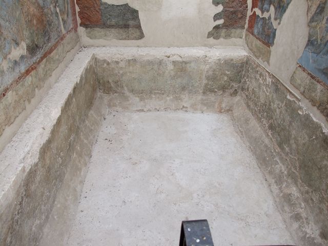 VII.16.a Pompeii. September 2005. Room 9, north wall. Marine scene.