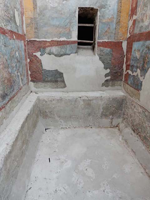 VII.16.a Pompeii. December 2006. Room 9, natatio or warm pool.