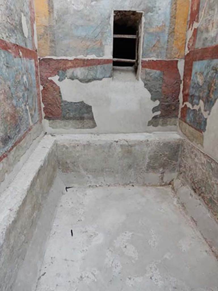 VII.16.a Pompeii. December 2006. Room 9. Bottom of cascade.