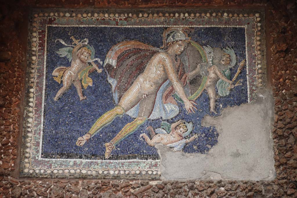 VII.16.a Pompeii. September 2021.
Room 9, nymphaeum. Detail of mosaic centrepiece with Mars and three cherubs. Photo courtesy of Klaus Heese.