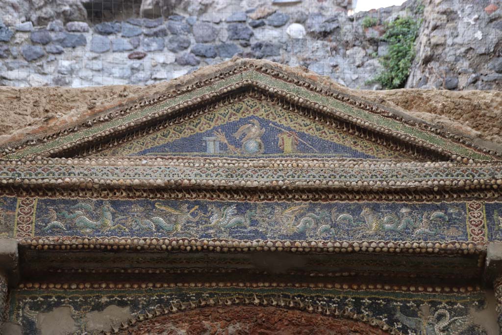 VII.16.a Pompeii. October 2020. Room 9, detail from aedicula in centre of upper nymphaeum. Photo courtesy of Klaus Heese.