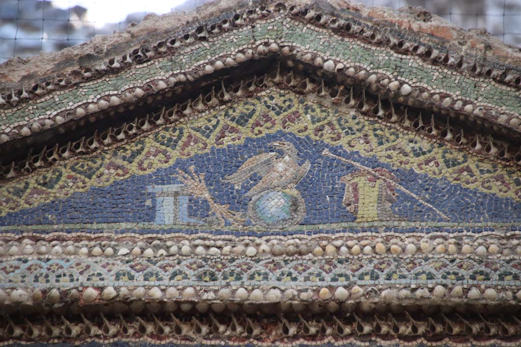 VII.16.a Pompeii. September 2021.
Room 9, detail from mosaic centrepiece of eagle in centre of upper nymphaeum. Photo courtesy of Klaus Heese.
