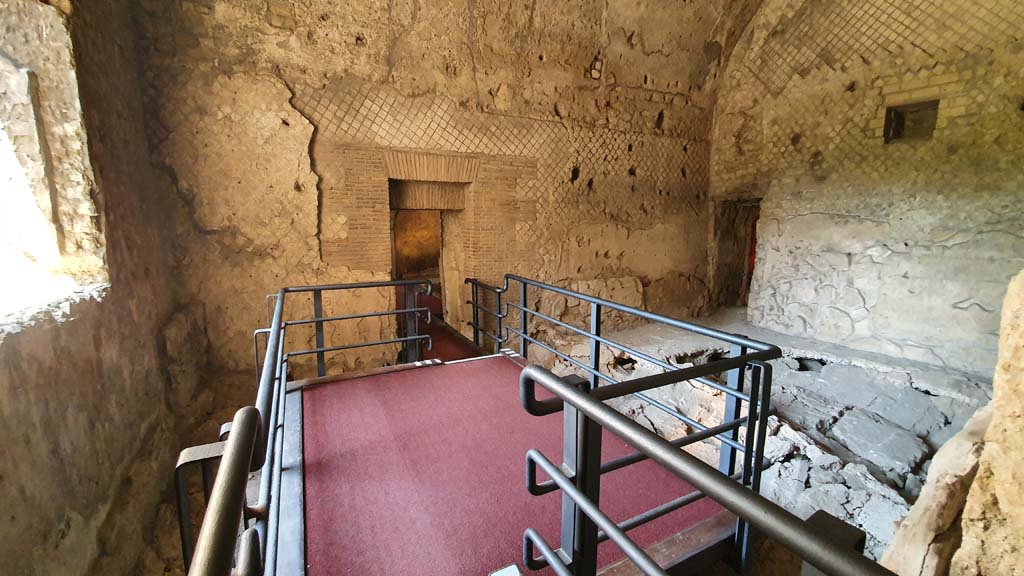VII.16.a Pompeii. July 2021. Room 5, looking north across tepidarium.
Foto Annette Haug, ERC Grant 681269 DÉCOR.
