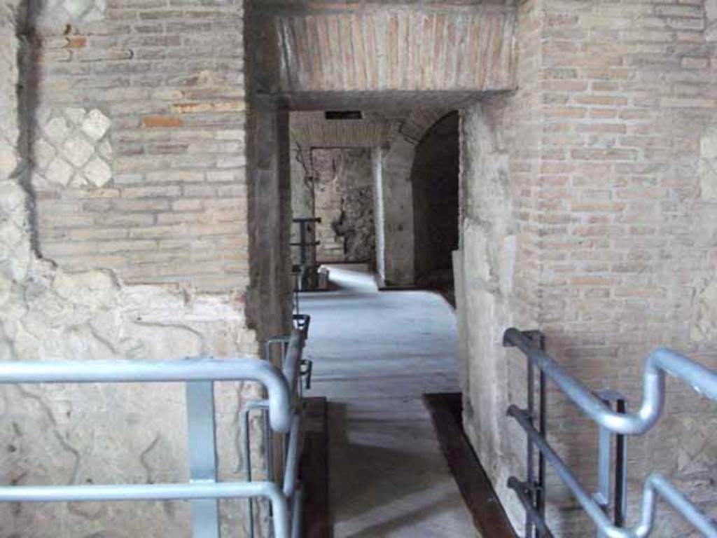 VII.16.a Pompeii. May 2010. Doorway from room 5 to room 4, calidarium. Looking north.