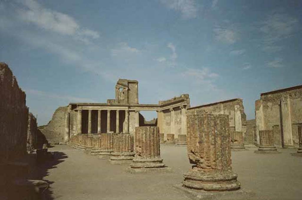 VIII.1.1 Pompeii. May 2010. Looking west along south corridor. Photo courtesy of Rick Bauer.