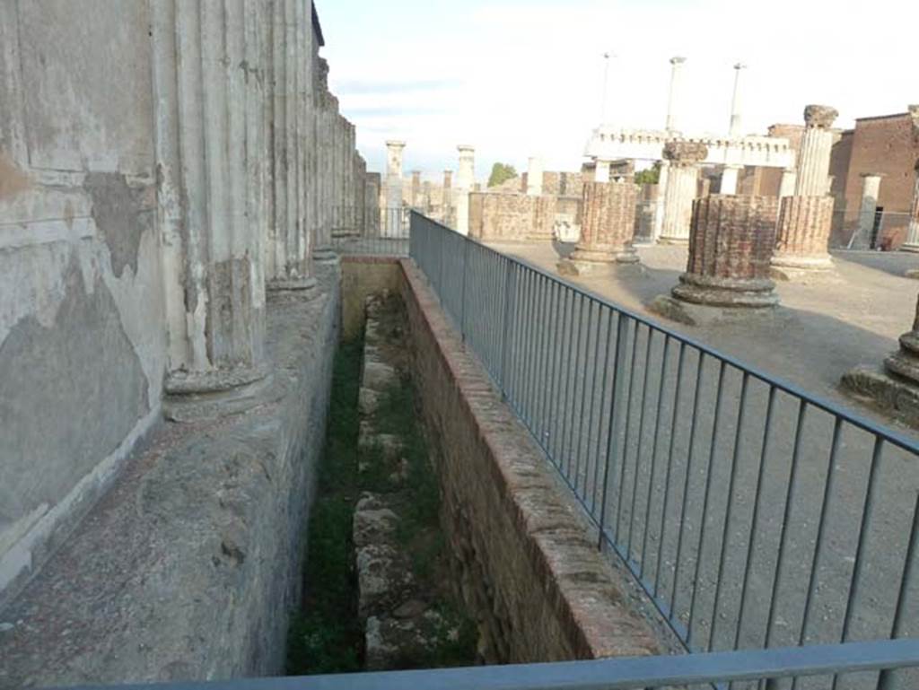 VIII.1.2 Pompeii. September 2015. Basilica, looking east along north wall.