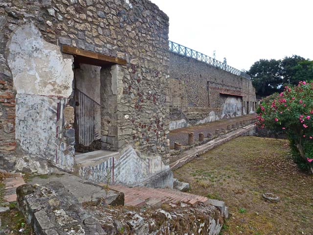 VIII.1.a Pompeii. September 2011. Looking east at south end of portico. Photo courtesy of Michael Binns.