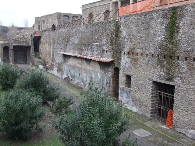 VIII.1.a Pompeii.  Villa Imperiale.  September 2005.  Looking west along garden and portico.