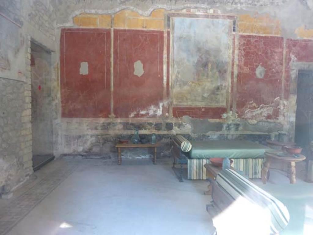 VIII.1.a, Pompeii. June 2017. Looking north towards doorway in north-west corner from vestibule of Oecus A, on left, and north wall of Triclinium C. Photo courtesy of Michael Binns.