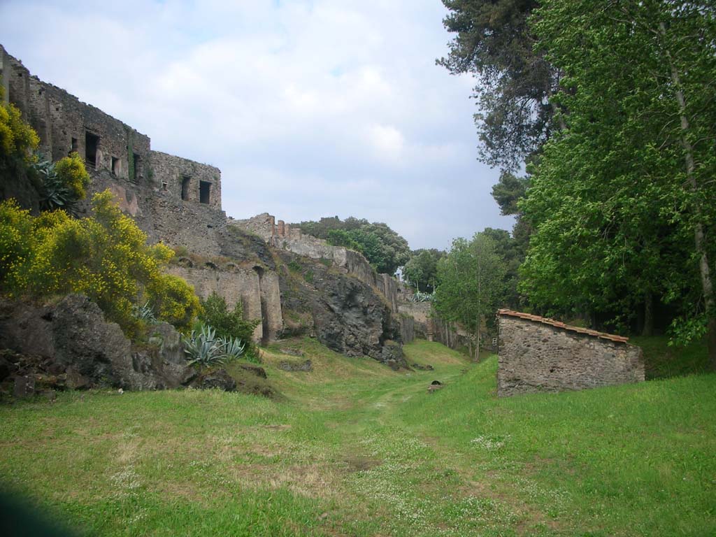 Rear of VIII.2.26 and VIII.2.28, Pompeii, on left. May 2010.
Looking east along rear of “hanging houses” in VIII.2. Photo courtesy of Ivo van der Graaff.