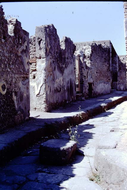 VIII.2.28 Pompeii.  September 2005.  Looking north east across atrium.