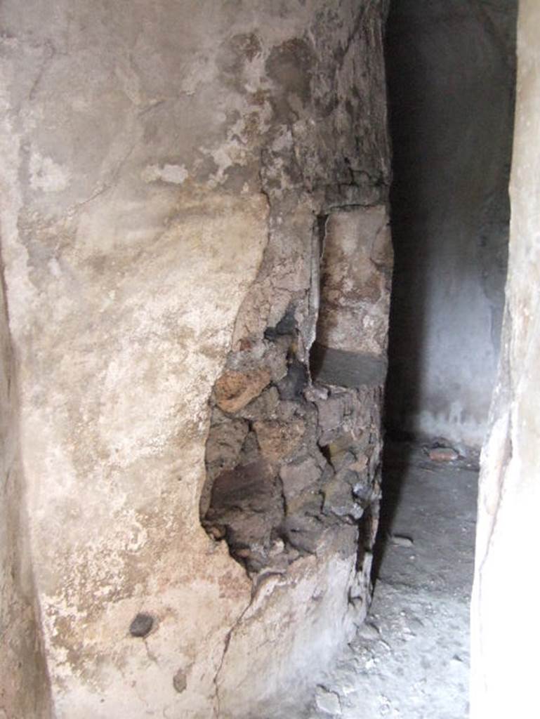 VIII.2.28 Pompeii. May 2006. Corridor behind Nymphaeum.
