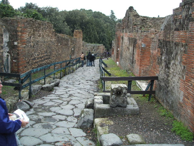 VIII.2.29 Pompeii. September 2005. East side of entrance doorway.