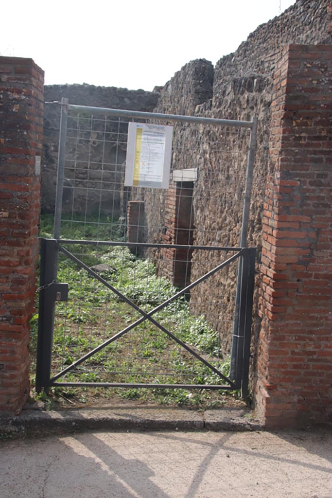 VIII.2.33 Pompeii October 2023.
Looking south towards west side, from entrance doorway. Photo courtesy of Klaus Heese.