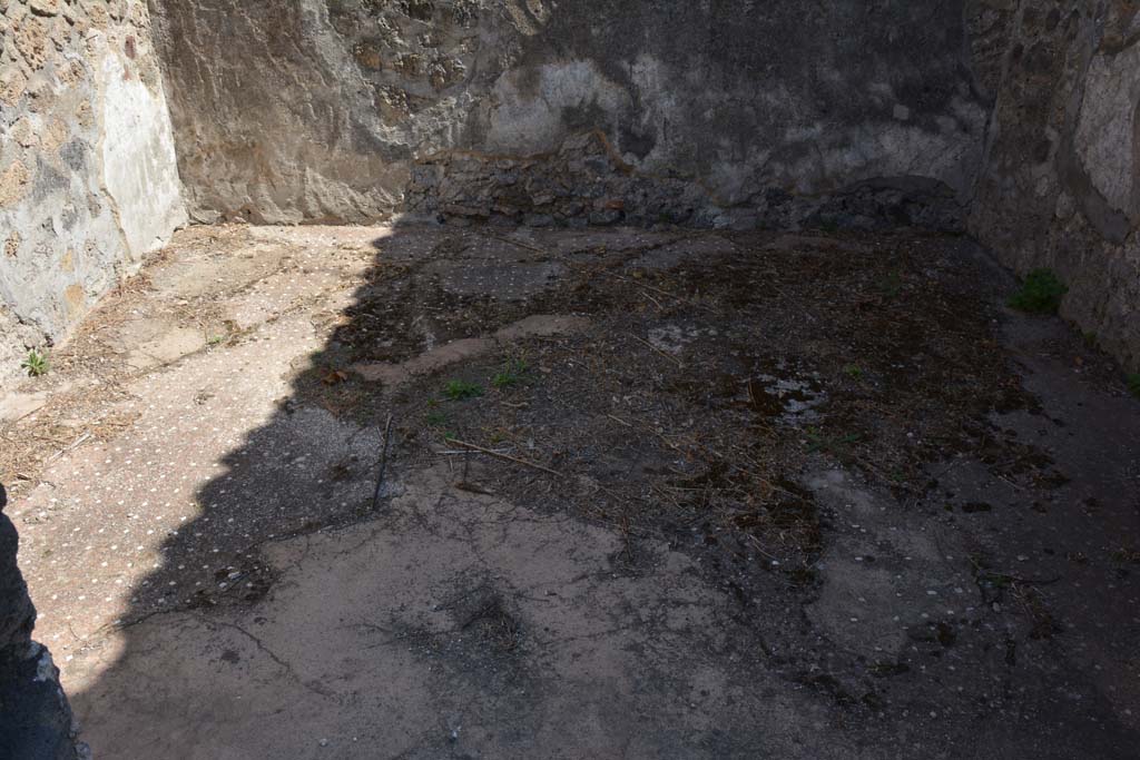 VIII.2.34 Pompeii. September 2019. Cubiculum ‘e’, looking east across flooring.
Foto Annette Haug, ERC Grant 681269 DÉCOR.
