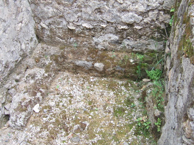 VIII.2.39 Pompeii. May 2006. Looking south east overlooking rooms on first lower floor and terrace.