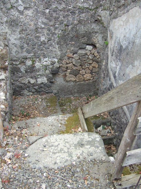 VIII.2.39 Pompeii. May 2006. Stairs to first lower floor.