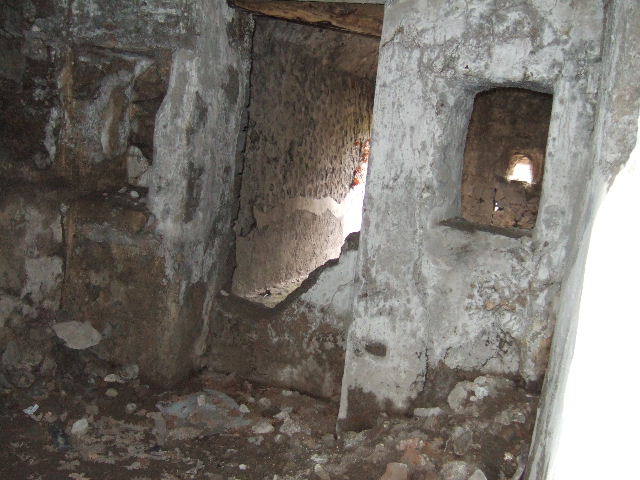 VIII.2.39 Pompeii. May 2006. Vaulted room on first lower level.