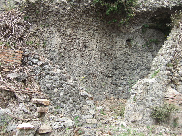Terrace at rear of VIII.2.39 Pompeii. December 2005.