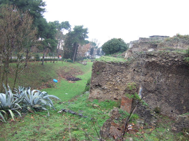 VIII.2.39 Pompeii. May 2006. Staircase e. Steps up from second lower floor to first lower floor
