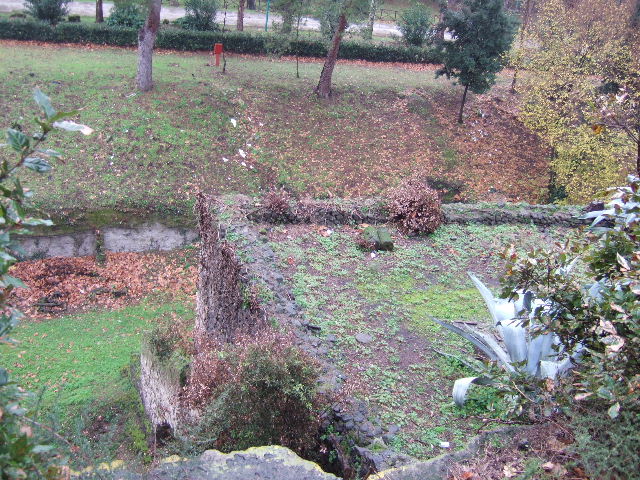 VIII.2.39 Pompeii. May 2006. Room 05, looking west.