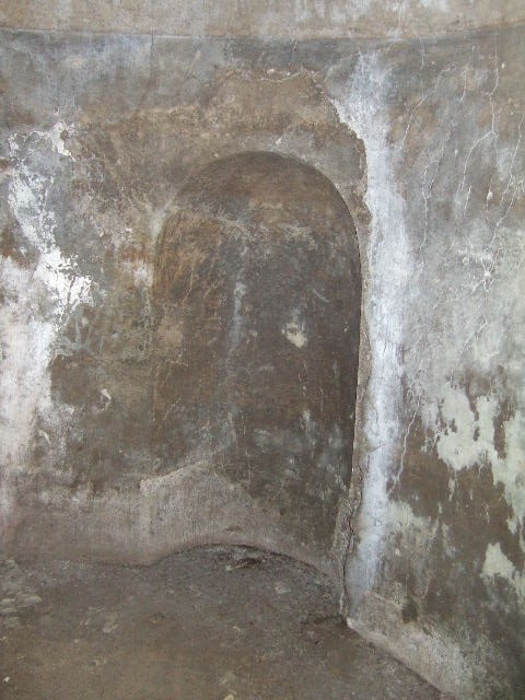 VIII.2.39 Pompeii. May 2006. Room 06, tepidarium, north-west corner.