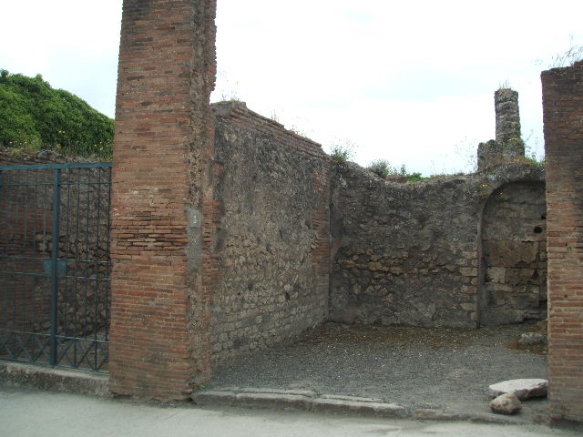 VIII.3.3 Pompeii. May 2010. South-east corner of the shop.