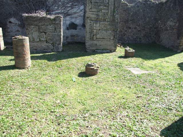 VIII.3.4 Pompeii.  March 2009.  Doorway to Room 10, Wide corridor leading to West Portico.

