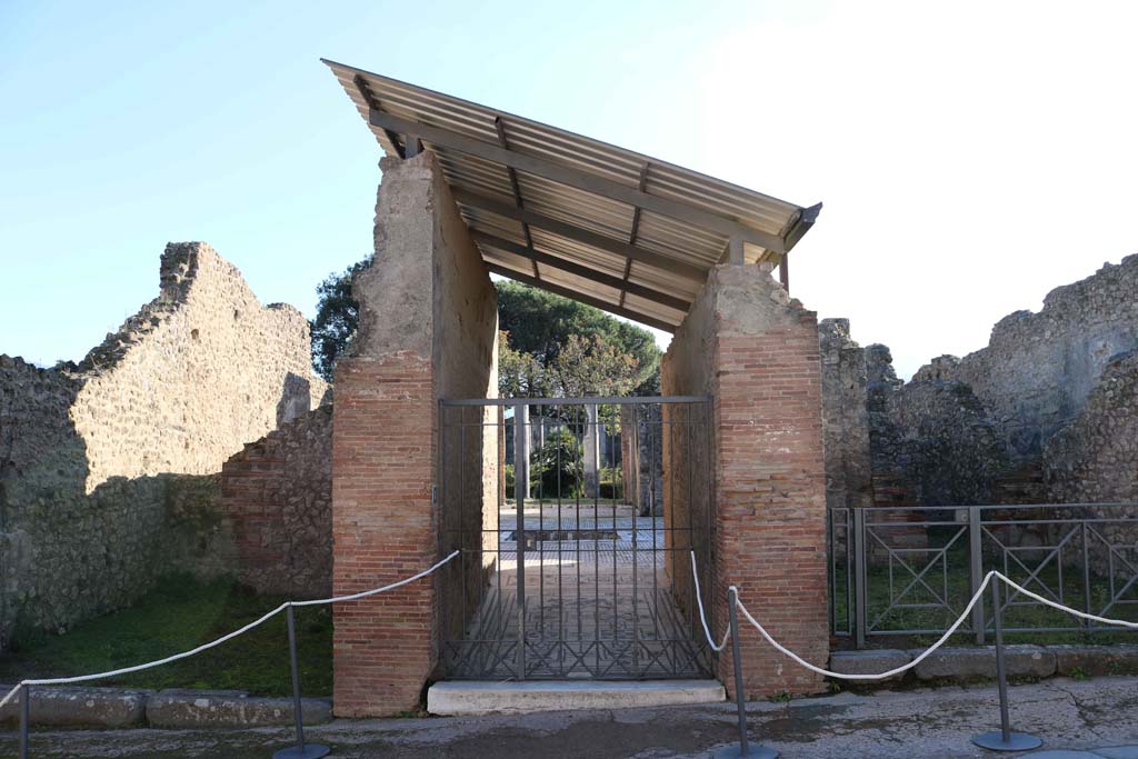 VIII.3.8, Pompeii., December 2018.
Looking towards entrance doorway on south side of Via dell’Abbondanza. Photo courtesy of Aude Durand.