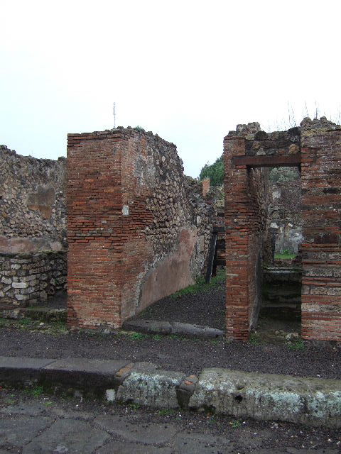 VIII.3.21 Pompeii. December 2004. Looking east along the north wall.