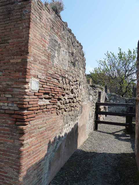 VIII.3.21 Pompeii. May 2010. Kitchen on north side of entrance corridor.