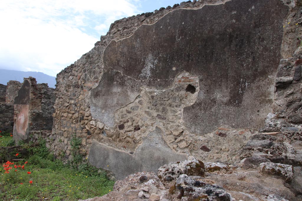 VIII.3.21 Pompeii. May 2024.
Looking towards west wall of garden area (8), photo taken over wall from VIII.3.24. Photo courtesy of Klaus Heese.