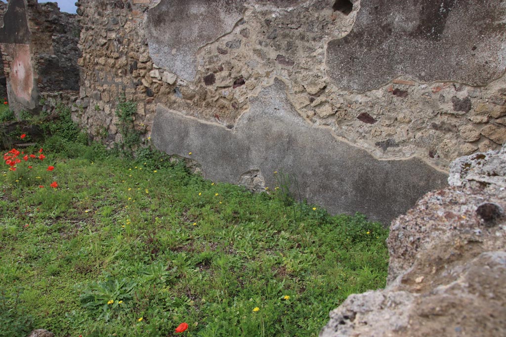 VIII.3.21 Pompeii. May 2024.
Looking towards lower west wall of garden area (8), photo taken over wall from VIII.3.24. Photo courtesy of Klaus Heese.