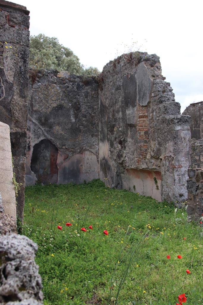 VIII.3.21 Pompeii. May 2024.
Looking east over wall in VIII.3.24 towards east and south side of triclinium (6).
Photo courtesy of Klaus Heese.
According to PPM –
The walls of this triclinium would have been painted in the IV Style, with black zoccolo decorated with plants, a red middle zone with panels, and the upper zone discoloured.
See Carratelli, G. P., 1990-2003. Pompei: Pitture e Mosaici. (8). Roma: Istituto della enciclopedia italiana, (p.414-417).