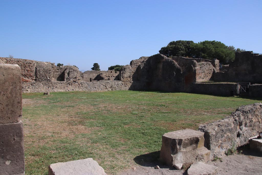 VIII.2.33 Pompeii. October 2023.
Looking south-east across VIII.3.1, Comitium or Sala delle Elezioni, from doorway on west side. Photo courtesy of Klaus Heese.