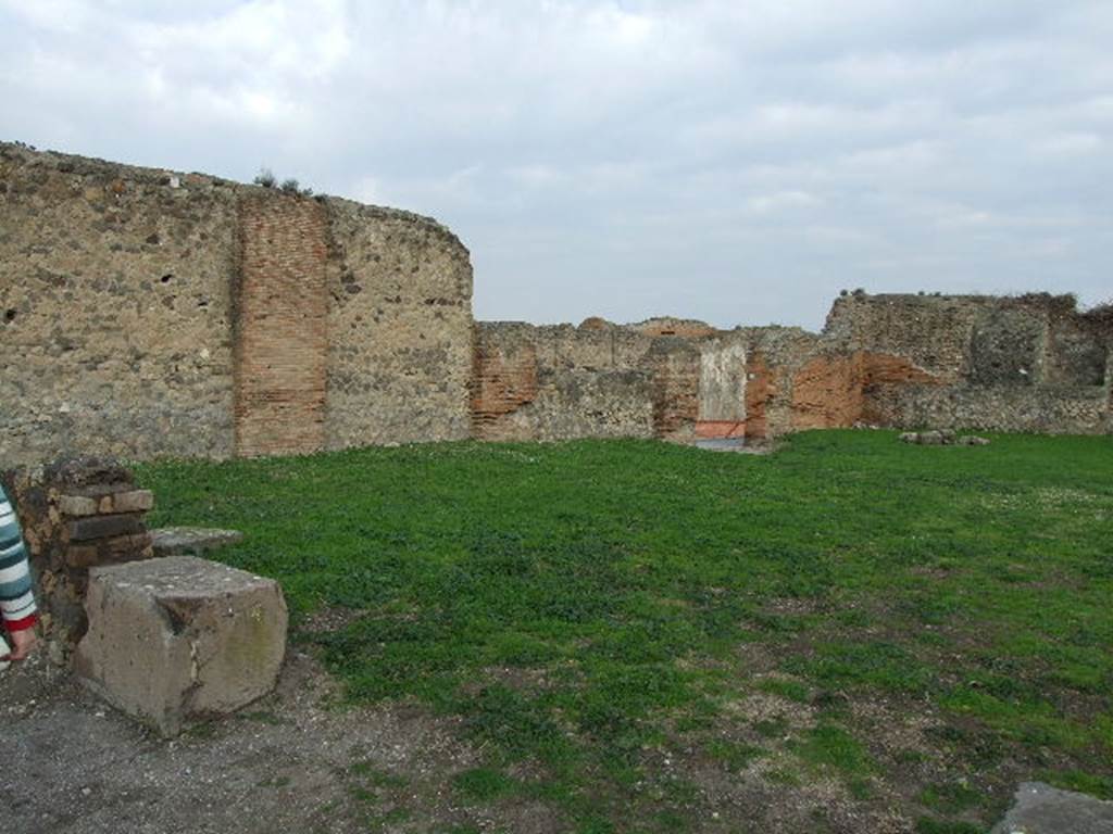 VIII.3.33 Pompeii. December 2006. Looking north east.