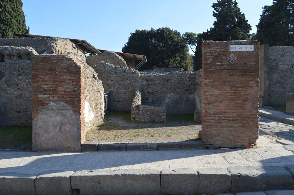 VIII.4.1 Pompeii. October 2017. Looking south towards entrance doorway.
Foto Taylor Lauritsen, ERC Grant 681269 DÉCOR.
