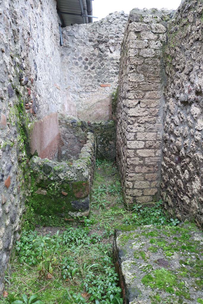 VIII.4.1 Pompeii. December 2018.
Looking south to plastered vats or tubs in rear work area. Photo courtesy of Aude Durand.