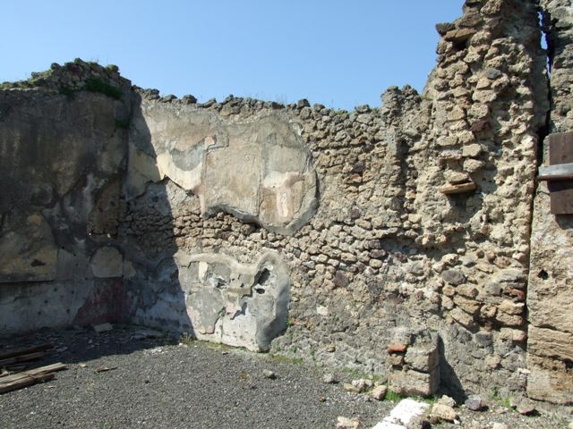 VIII.4.15 Pompeii. March 2009. Room 17, south-east corner of exedra.