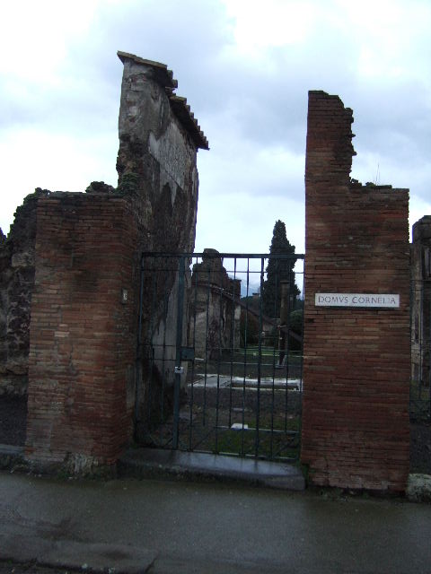 VIII.4.15 Pompeii. March 2009. Room 1. Atrium. Looking south through entrance fauces .