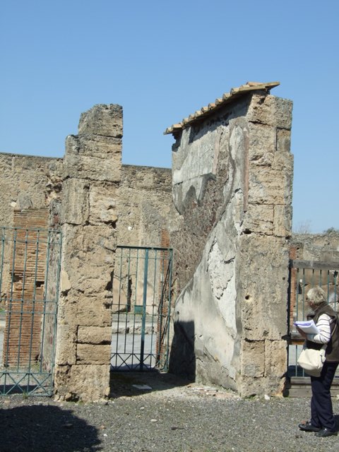VIII.4.15 Pompeii. March 2009. Room 1, atrium. Corner of impluvium, with remains of mosaic, in south-west corner. Note the beautiful mosaic edge to the impluvium shown in the old photos in Part 3.