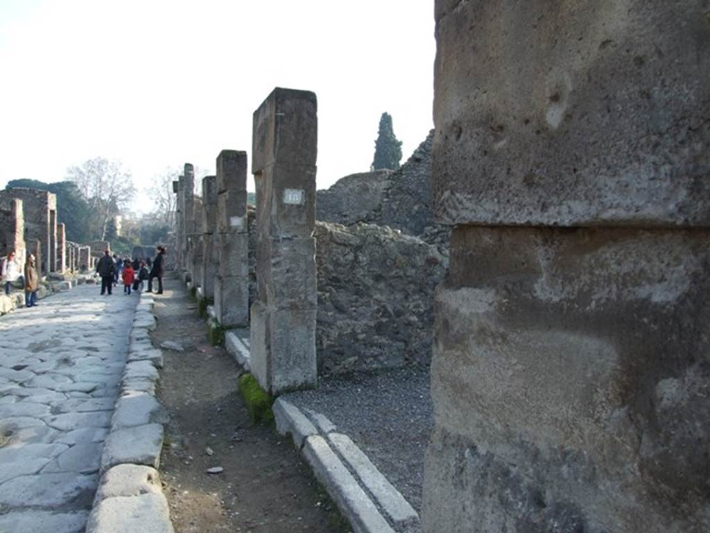 VIII.4.18 Pompeii. December 2007. Entrance on Via Stabiana. A painted inscription was found on the fa�ade of either VIII.4.18 or 19. The only readable part was �
��..ius rog(at)   [CIL IV 983]
Della Corte wrote that unfortunately this was not enough to give a name, see below.
See Della Corte, M., 1965.  Case ed Abitanti di Pompei. Napoli: Fausto Fiorentino. (p.262)
